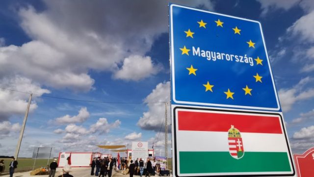 Мађарска полиција пуцала на камион са мигрантима на граници