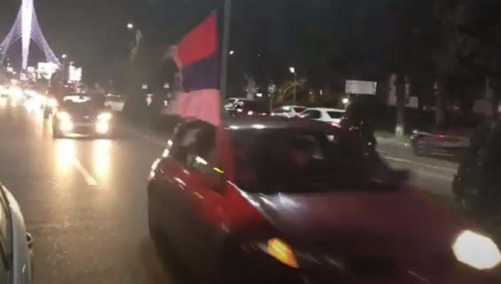 (ВИДЕО) Подгорица: Ауто-колоне у знак прославе Српске Нове Године