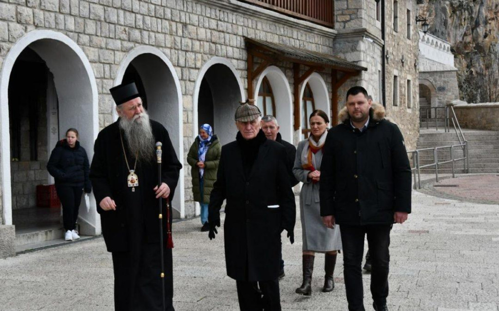 Сусрет Митрополита Јоаникија и Матије Бећковића под Острогом