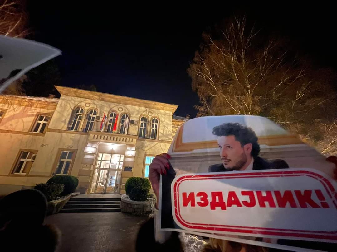 Беранци већ трећу ноћ протестују: Не бранимо Кривокапића, већ изборну вољу грађана