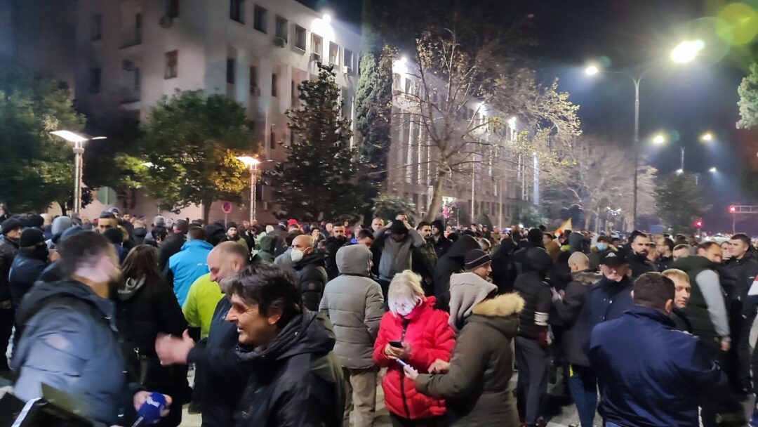 (ВИДЕО, ФОТО) Почео протест у Подгорици због најаве мањинске владе