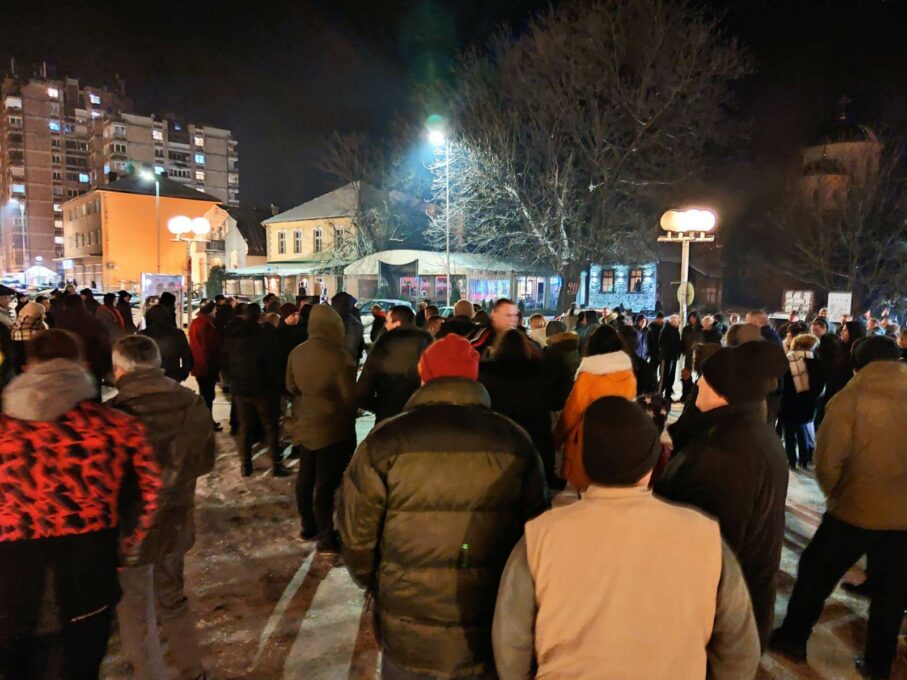 (ФОТО/ВИДЕО) И вечерас протест у Беранама