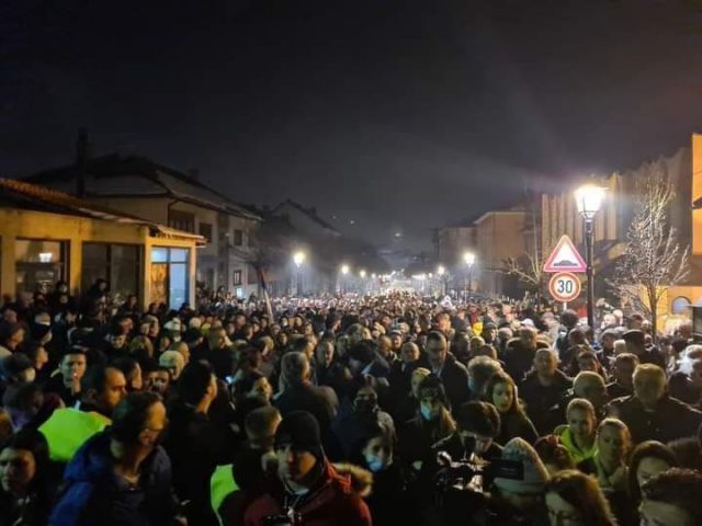 Протест у Пљевљима; Бечић: Смијењен сам јер нисам бранио мафијашку Црну Гору