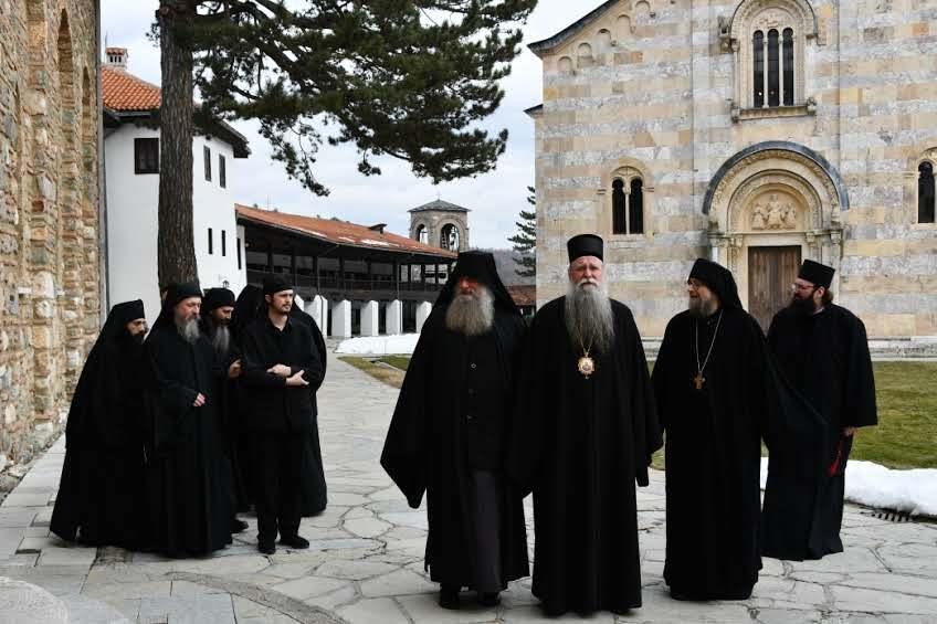 Митрополит Јоаникије у Дечанима: Страшно је кад наш народ почне да се гријеши о светиње