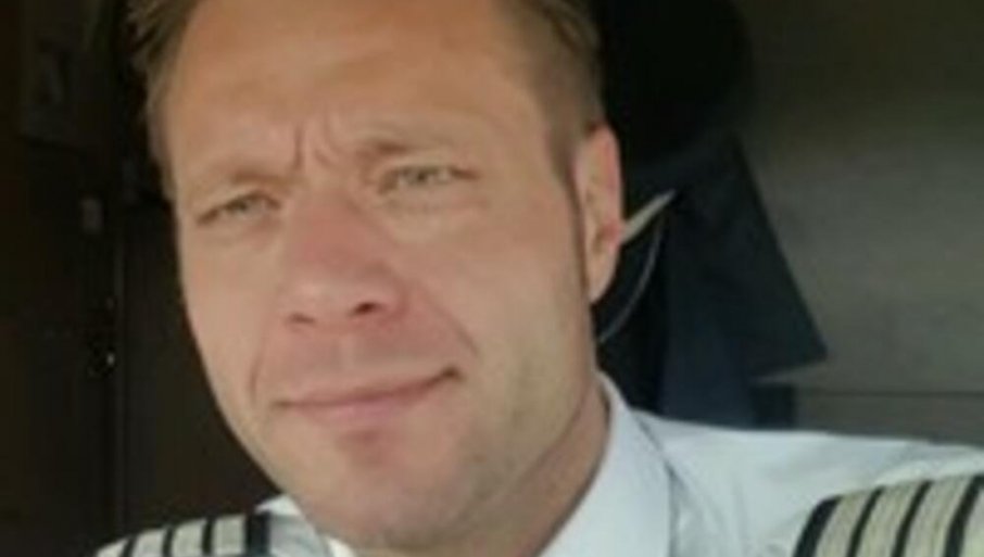 (Видео) Српски пилот, због свог слетања, постао је хит у медијима