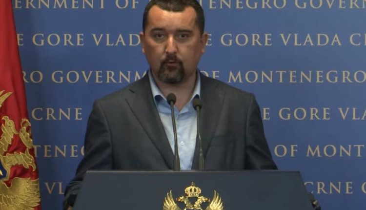 Влада на лични захтјев разријешила дужности Ашанина
