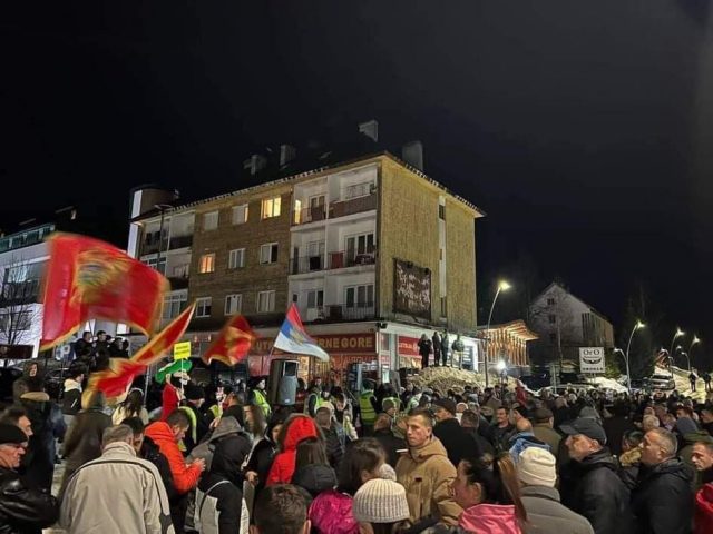 Почео протест на Жабљаку због најаве формирања мањинске Владе