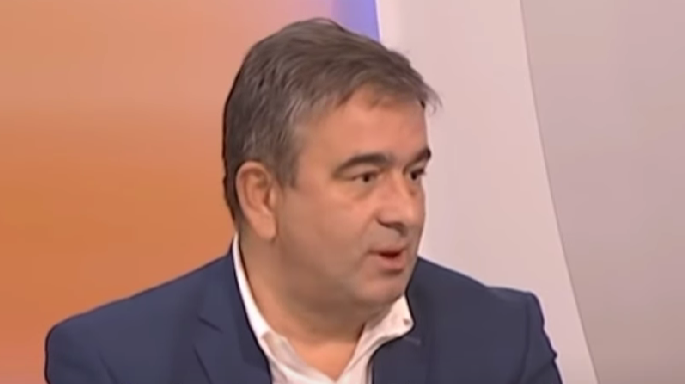 Медојевић: Абазовић се само дружи са дјевојкама и гледа кога ће да пензионише