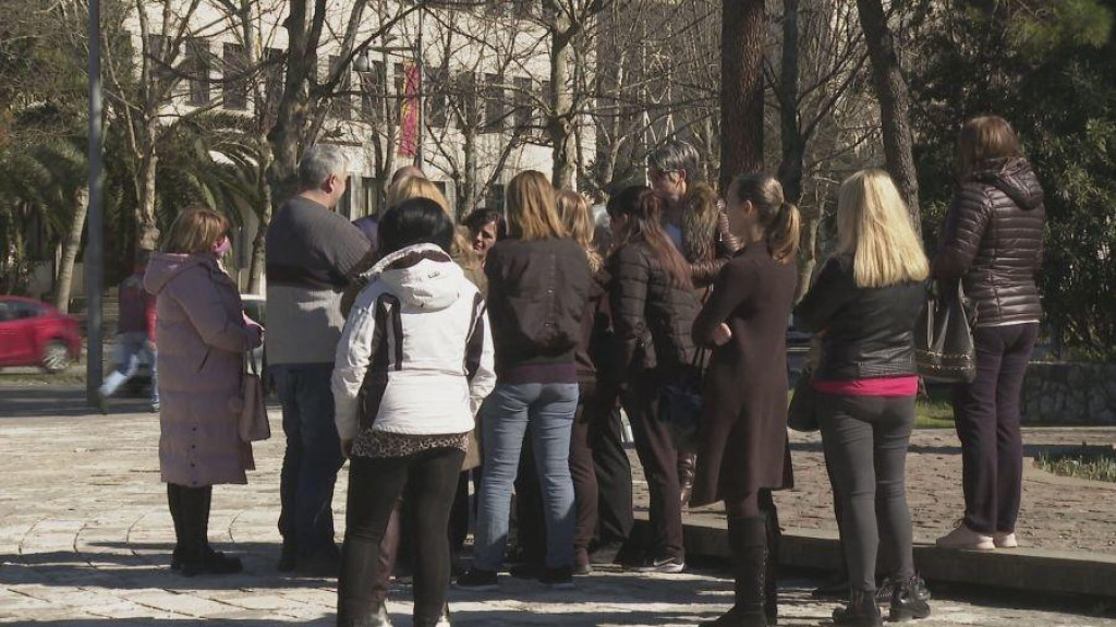 Протест мајки које имају једно или двоје дјеце