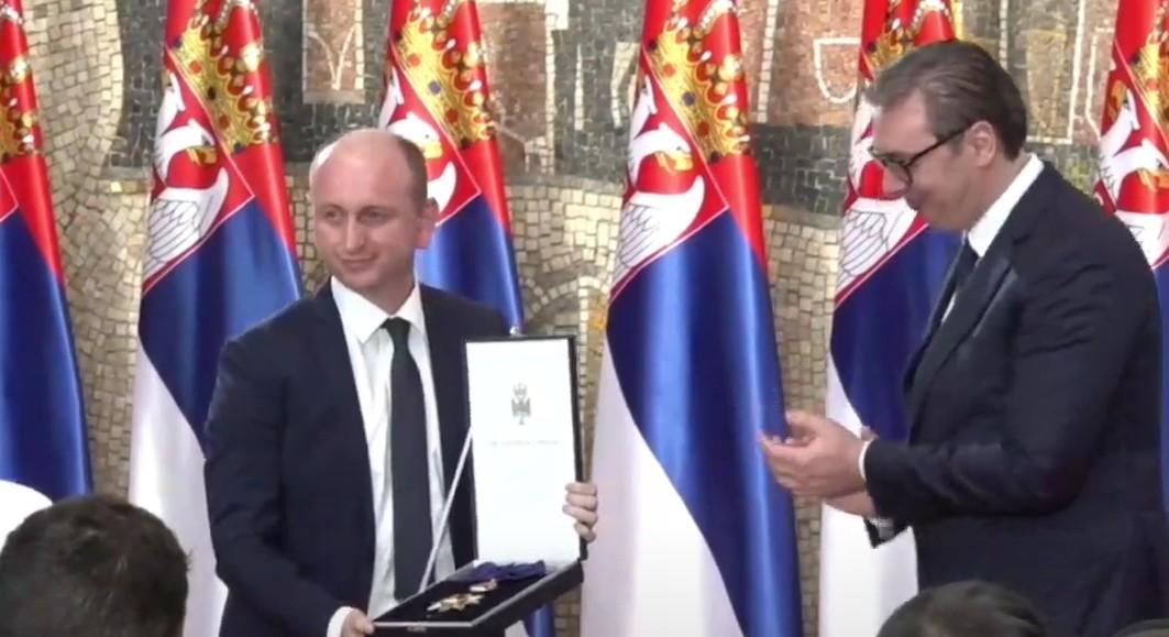 Вучић одликовао Милана Кнежевића