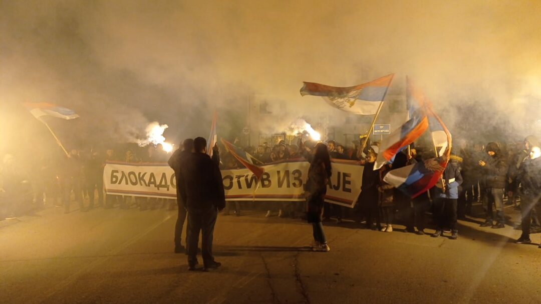 (ВИДЕО) БЛОКАДОМ ПРОТИВ ИЗДАЈЕ; Демократски Фронт блокирао Црну Гору!