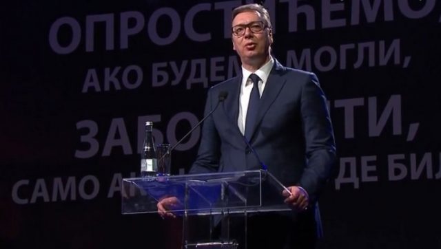 Вучић: Срби неће да клече и моле, Србија је непобедива!