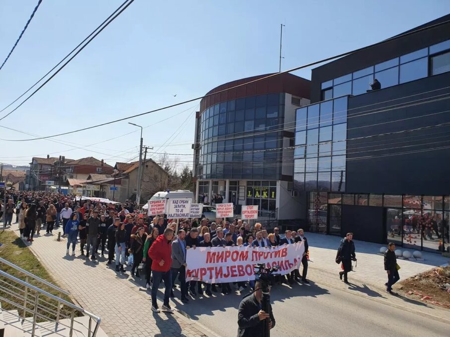 Протест Срба у Грачаници: Против Куртијевог насиља