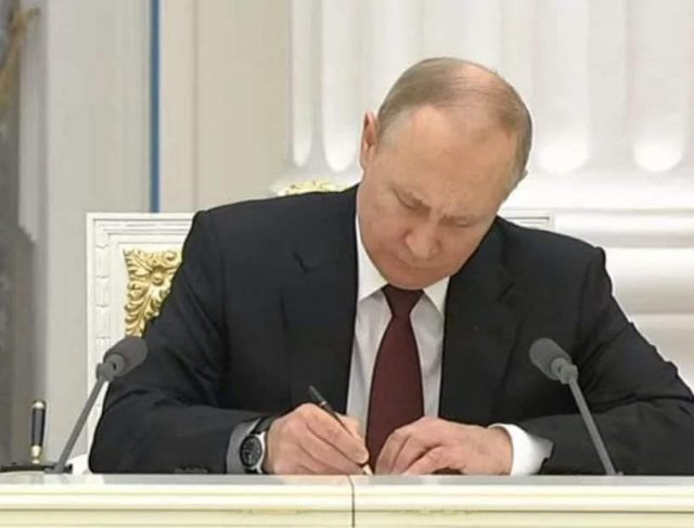 ПУТИН СЕ ОБРАТИО НАЦИЈИ: Објавио дјелимичну мобилизацију