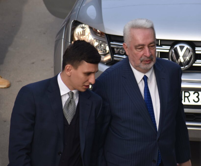 (FOTO) LIK SASTRUGAN ŠPAKLOM: Oštećena freska sa likom Zdravka Krivokapića