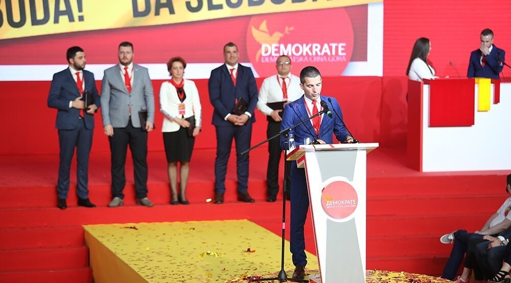 Демократе: СНП некад био партија, данас минорна група политичких лилипутанаца и издајника