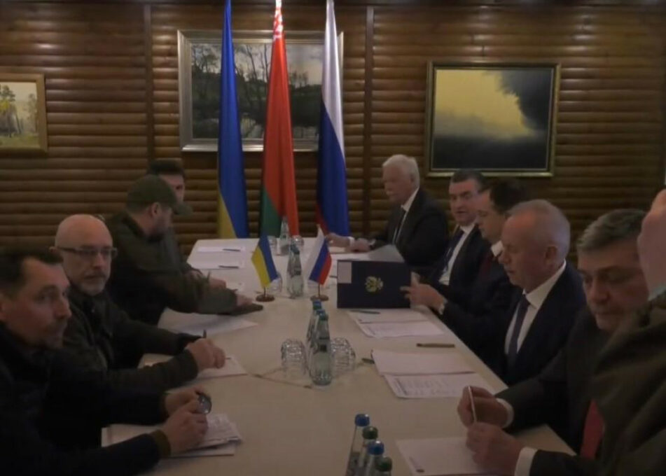 (ВИДЕО) Почели преговори, погледајте руковање украјинске и руске делегације