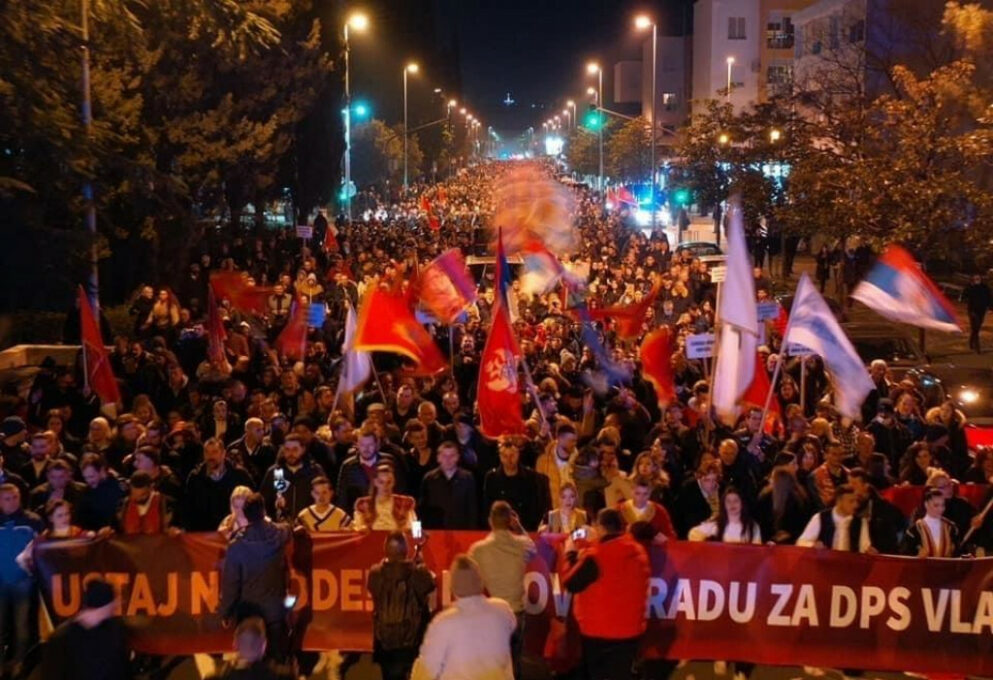 Демократе: СНП показао да је зарад фотеља спреман на пакт са онима који су земљу довели до понора