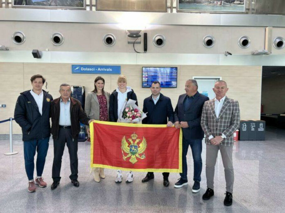 Марија Вуковић дочекана на подгоричком аеродрому: Мајку сам жељела посебно да обрадујем