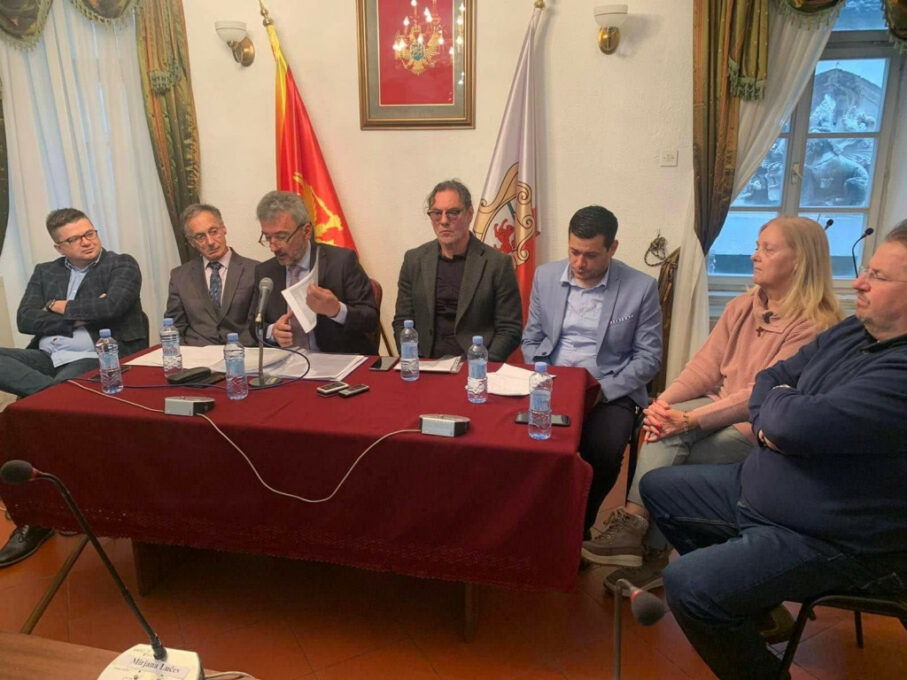 Коалиција "За будућност Котора” оптужила Joкића за тајно потписивање споразума о спонзорству