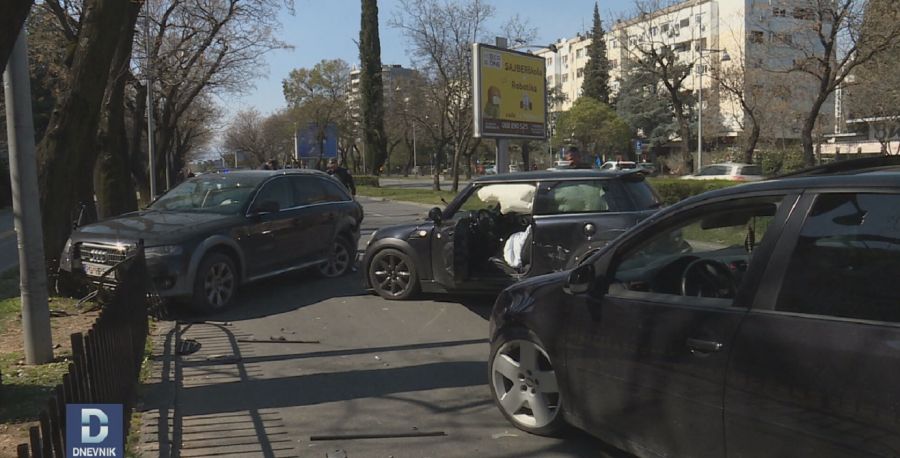 Подгорица: Удес четири возила, једна особа повријеђења