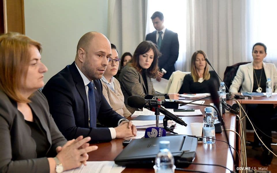МВП "грешком" прекинуло дипломатске односе са Русијом
