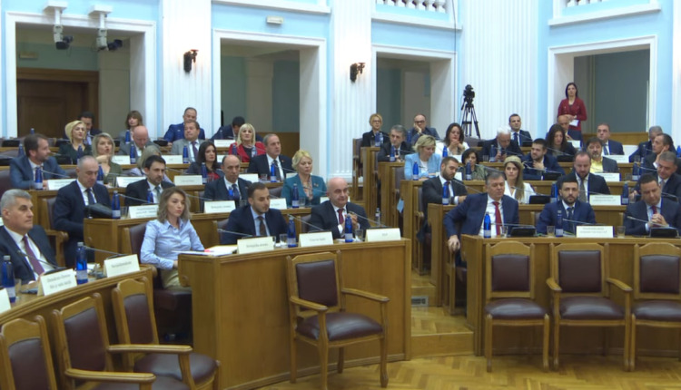 Лицемјерје: Тражили од Булајића да закаже сједницу Скупштине да би се смањиле акцизе на гориво и храну, а јуче били уздржани!