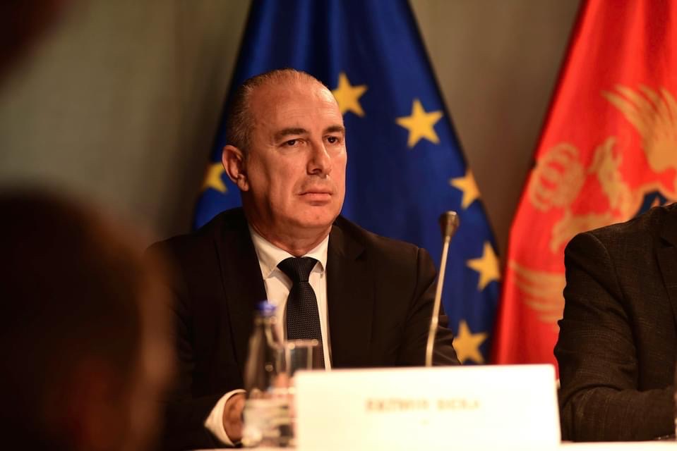 Đeka: Ustavni sud da utvrdi je li Zakon o predsjedniku ustavan ili nije