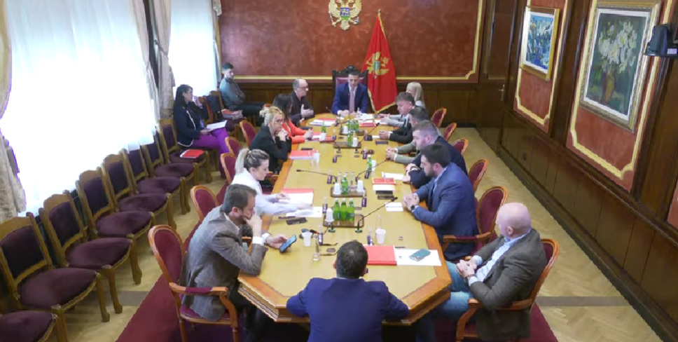 Мартиновић: Преговори о влади лакрдија; Конатар: Треба да се правимо да је све у реду кад није