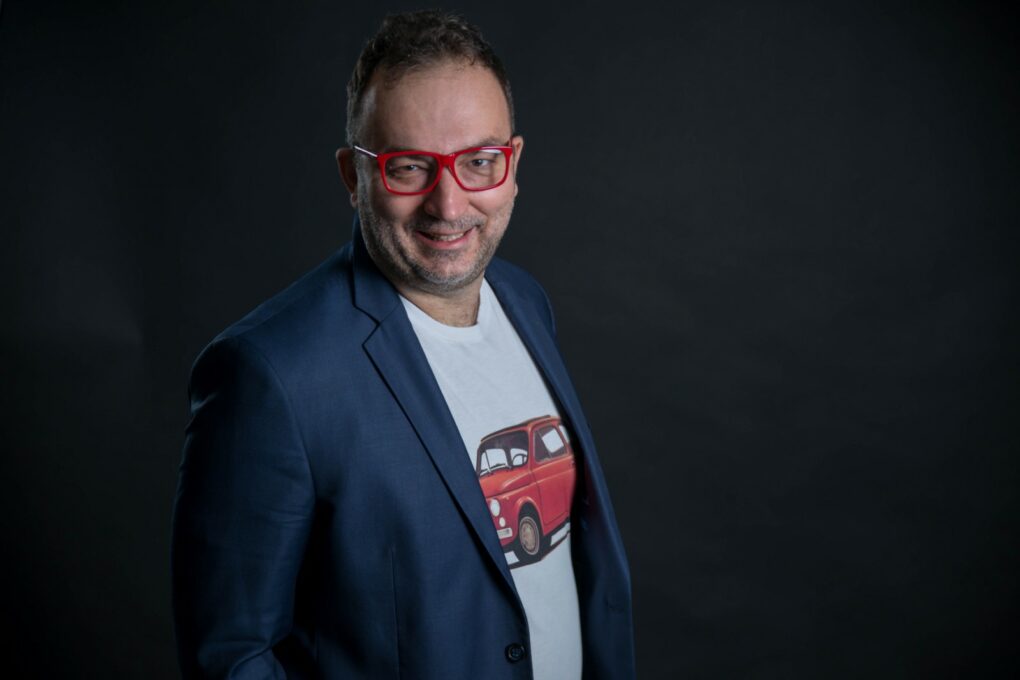Александар Филиповић за Поглед: „Стање у масовним медијима је катастрофално, доминирају простаклук и агресија!“