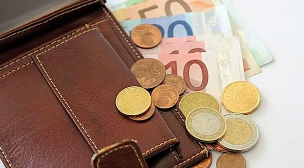 Највише плаћени запослени у финансијама и енергетици, а најмање у трговини и индустрији