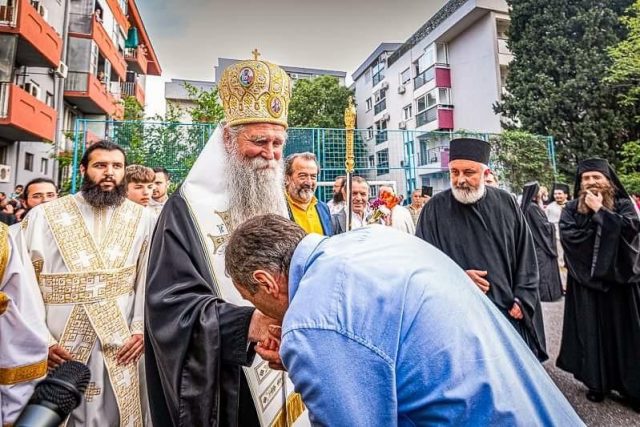 Митрополит Јоаникије одликовао староподгоричку породицу покојног Халита Ђечевића