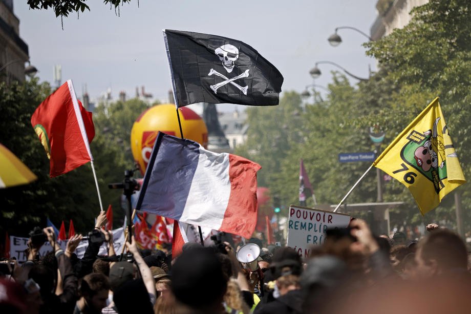 ПАРИЗ: Сукоби грађана с полицијом на првомајском дефилеу