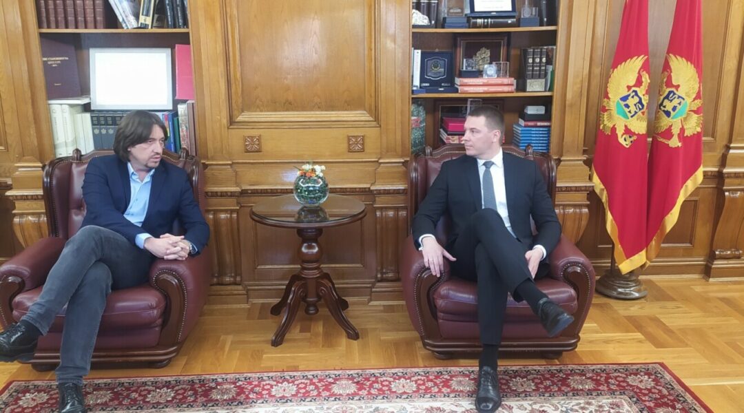 Секуловић предао дужност Аџићу: Вјерујем да ћете дужност обављати професионално, чувајући интересе државе