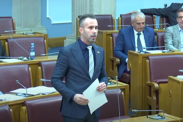 Богдановић: Нећемо присуствовати сјутрашњој сједници, од четвртка учествујемо у раду Скупштине
