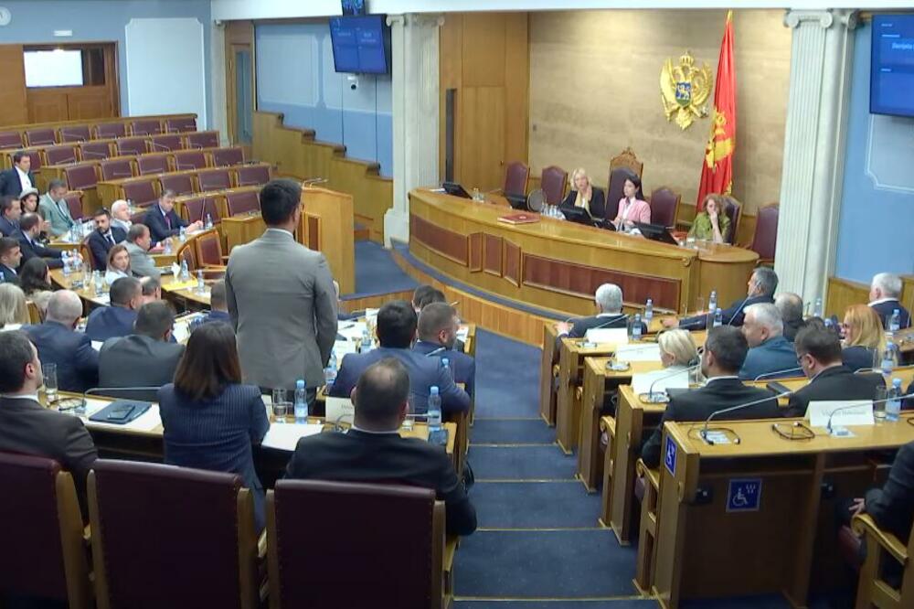Демократски фронт напустио сједницу Скупштине: Поднијећемо уставну жалбу на овај закон и на сваки акт