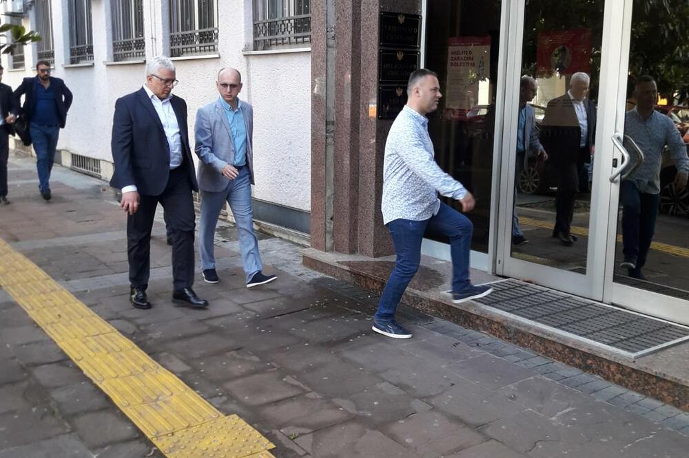 ВИШИ СУД: Суђење за "државни удар" одложено за 5. септембар: Траже се изузеће Чађеновића