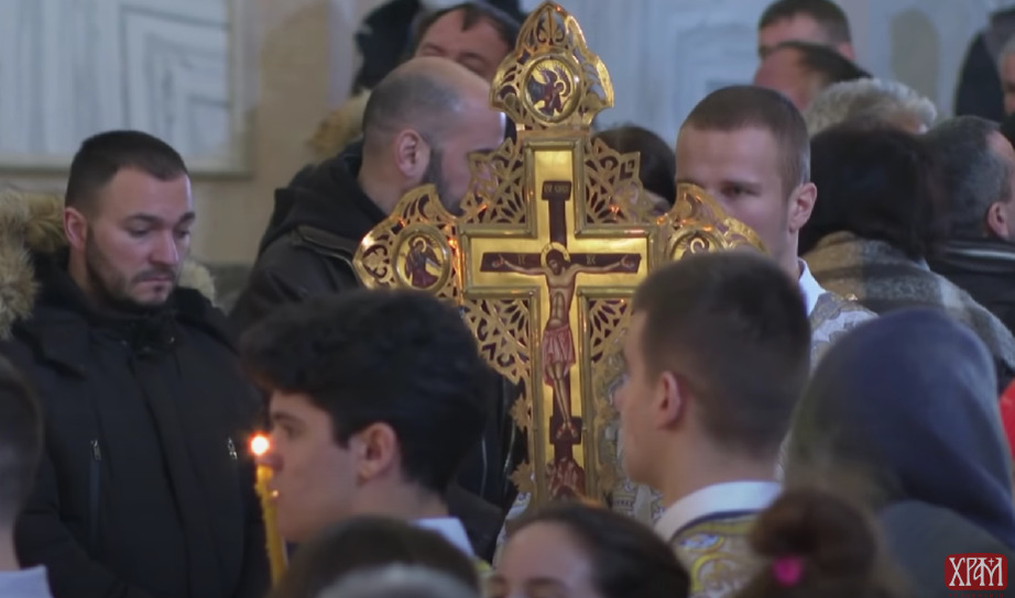 ВЕЛИКИ БРОЈ ВЈЕРНИКА У ХРАМУ СВЕТОГ САВЕ: Почела литургија помирења, после 55 година заједно СПЦ и МПЦ