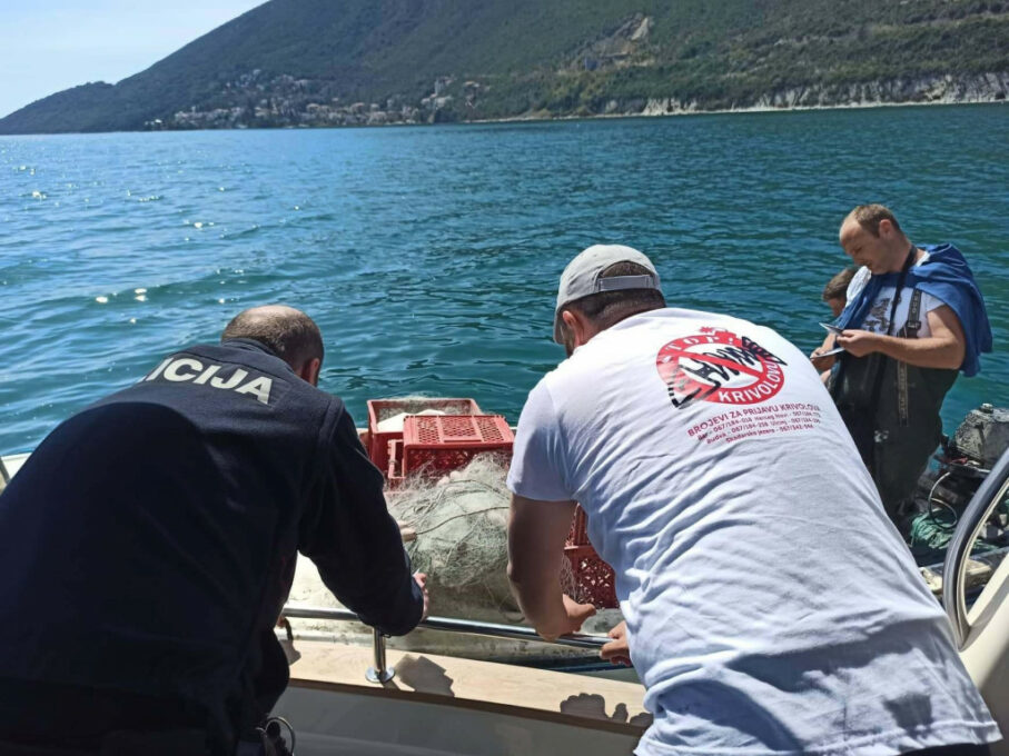 Акција сузбијања нелегалног риболова на подручју Боке: Из мора уклоњено 700 метара мрежа