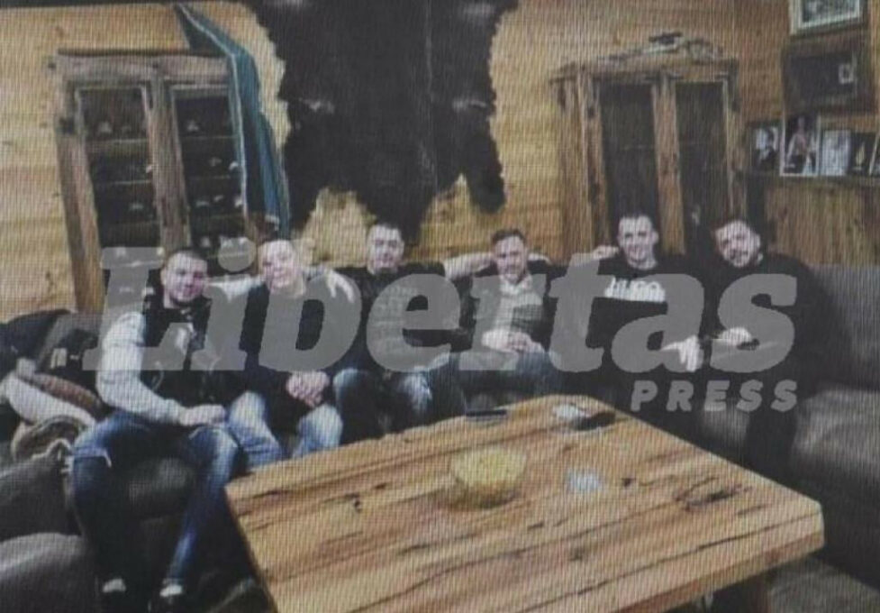 Ко је мушкарац са "SKY" фотографије: Повезиван са убијеним полицајцем који је обезбјеђивао Фрица?