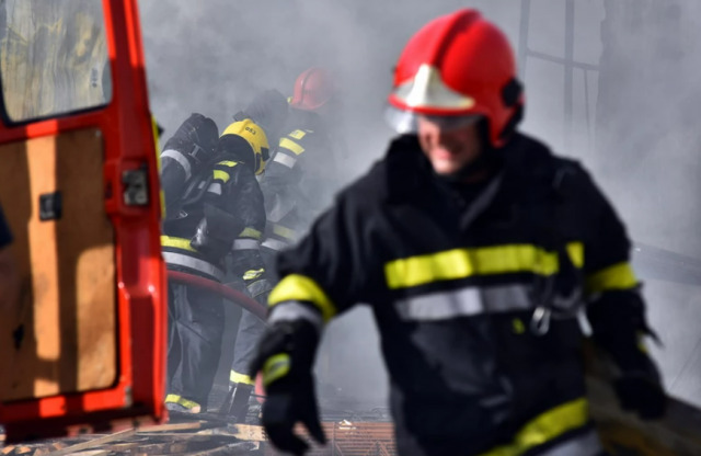 Пожар у Сарајеву: Запалио се аутомобил током вожње