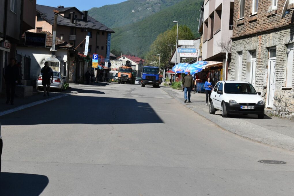 Започета реконструкција најпрометније улице у Беранама