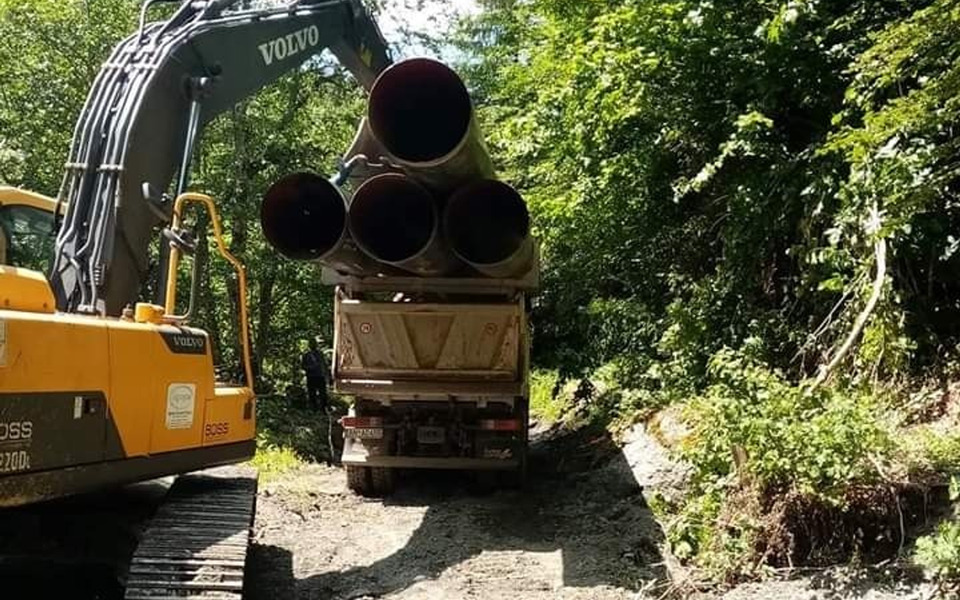 Краљске Баре: Почело уклањање цијеви намијењених градњи мХЕ