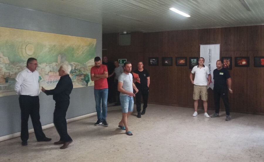 Радници жељезаре ушли у управну зграду, присутна и полиција