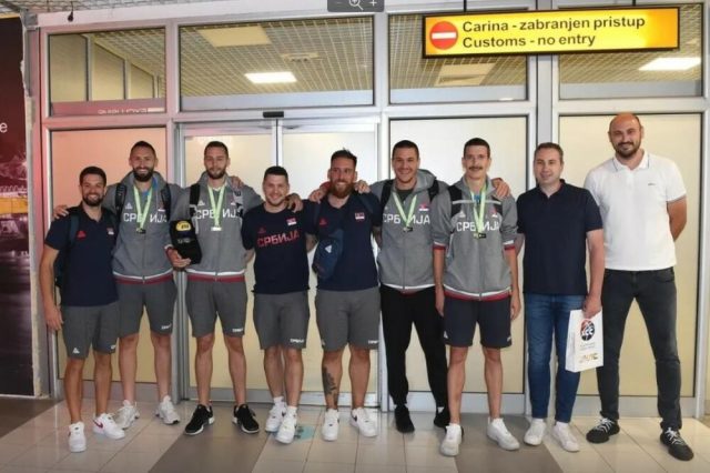 Светски прваци у баскету са златом око врата стигли у Србију!