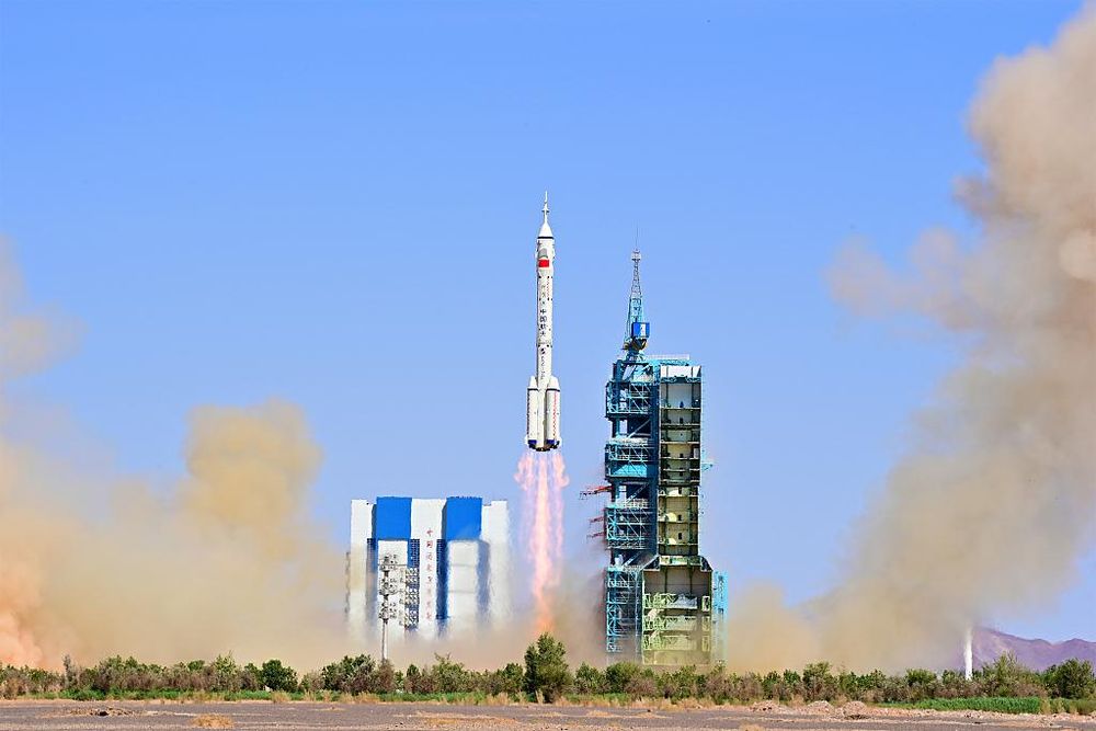 Кина: Успјешно лансирала свемирски брод Шенџоу-14 са посадом