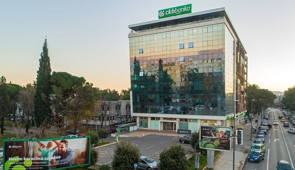 Pronevjera u kotorskoj filijali CKB-a: Klijentima sa računa skinuto više stotina hiljada eura?