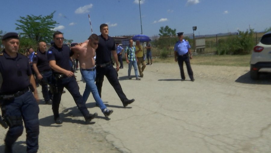 Младићу који је ухапшен на Видовдан на Космету одређен једномјесечни притвор