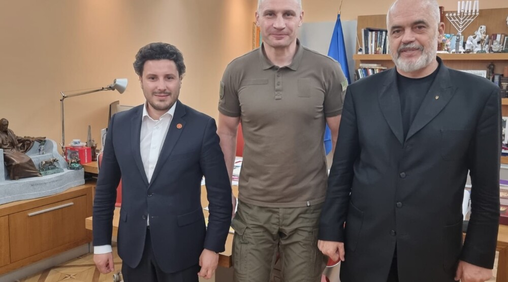 Абазовић и Рама са Кличком: Емотивни разговор са боксерском легендом