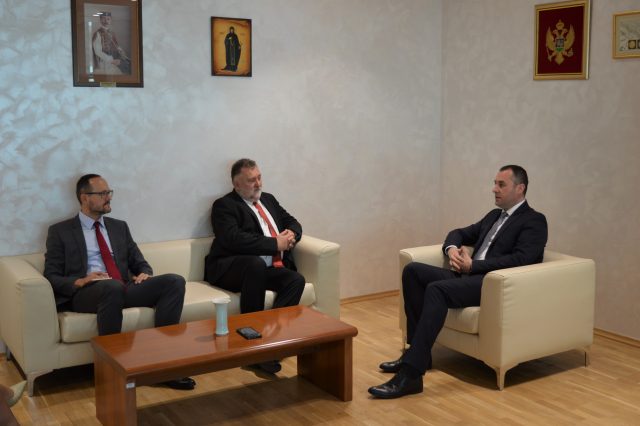 Шћекић са амбасадором Ганделом: Словачка ће наставити да пружа подршку црногорском здравству